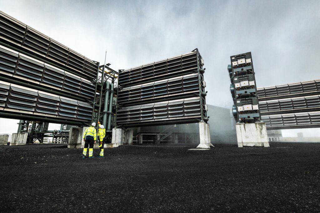 climeworks'-mammoth-plant,-unveiling-(6).jpg
