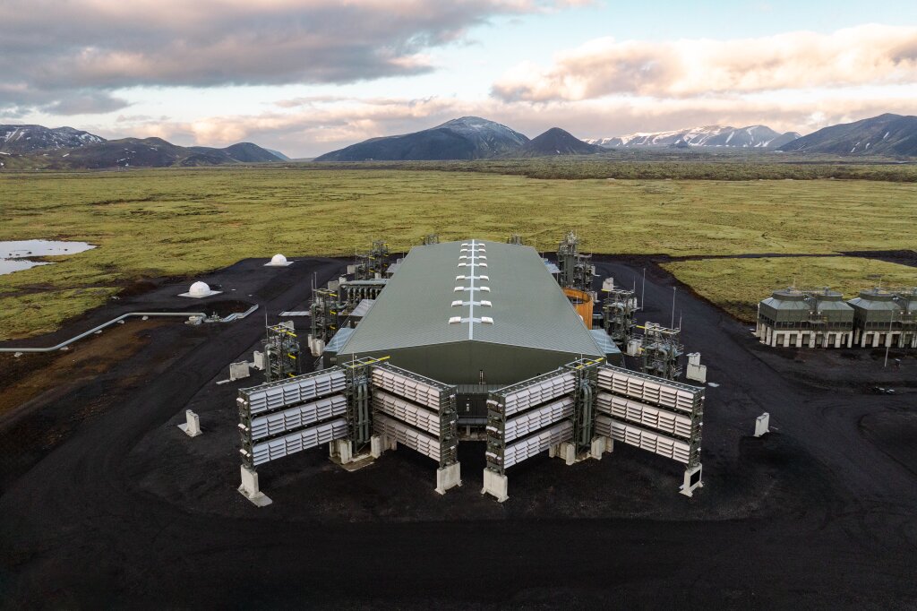 climeworks'-mammoth-plant,-unveiling-(8).jpg